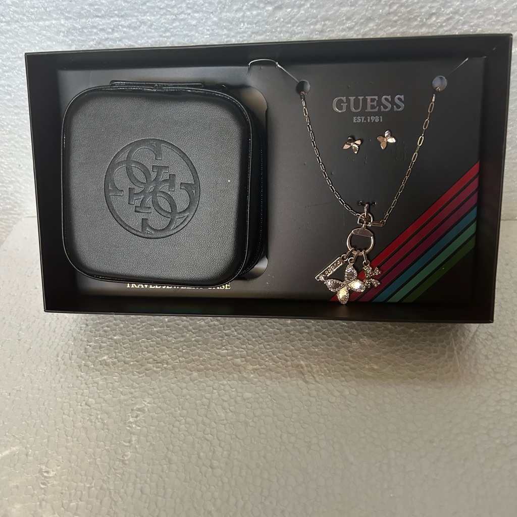Guess Gold Charm Necklace And Earring Set Travel Case 49$